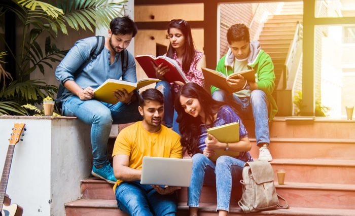 10 Tips to Live Your Best Life at College in 2023